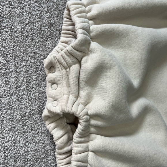 Aziel and Luca 12-18mo cream Bubble Romper - Picture 2 of 4